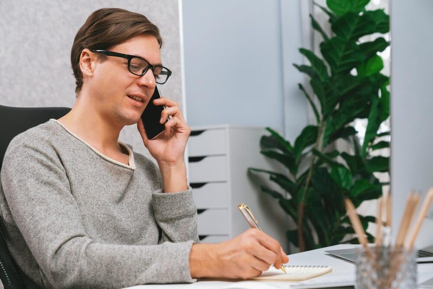 Agenda et téléphone sur un bureau de professionnel de santé